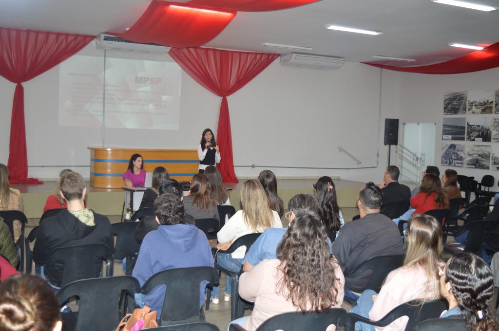 Exploração infantil foi tema de palestra de promotora em Fernandópolis