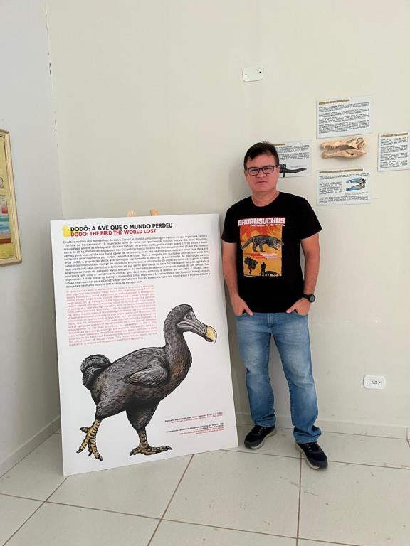 Museu de Paleontologia de Fernandópolis inaugura painel em tamanho real do pássaro Dodô