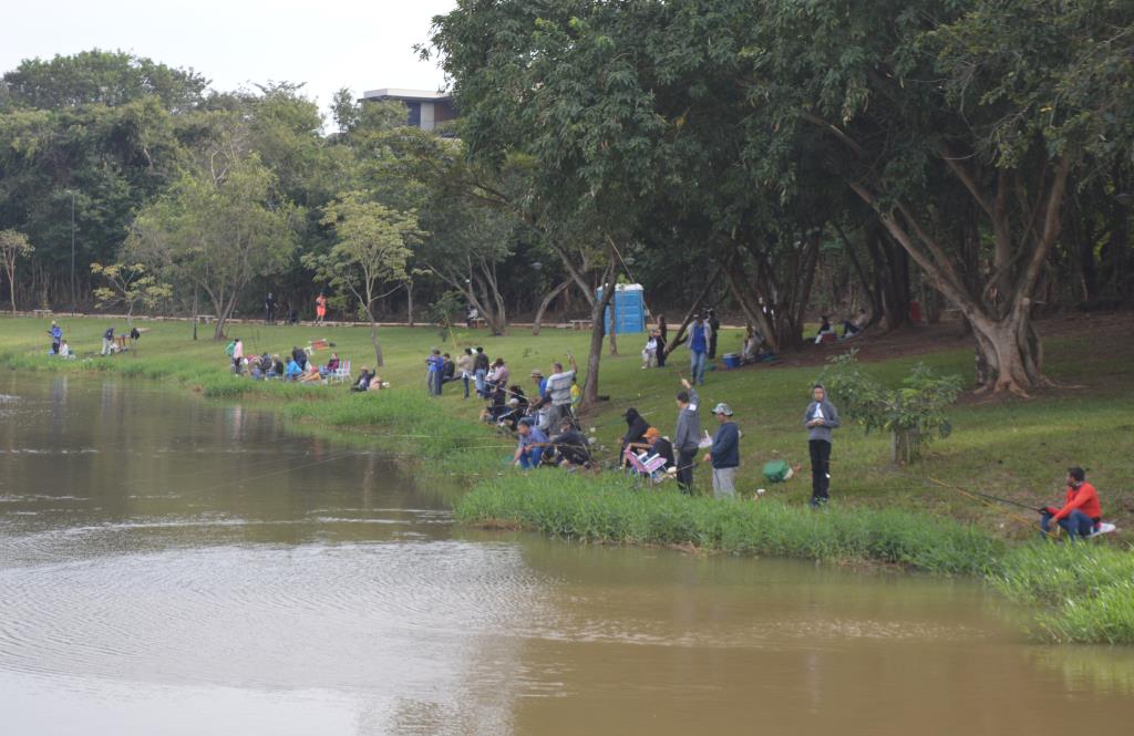Festival de pesca reúne centenas de famílias na represa