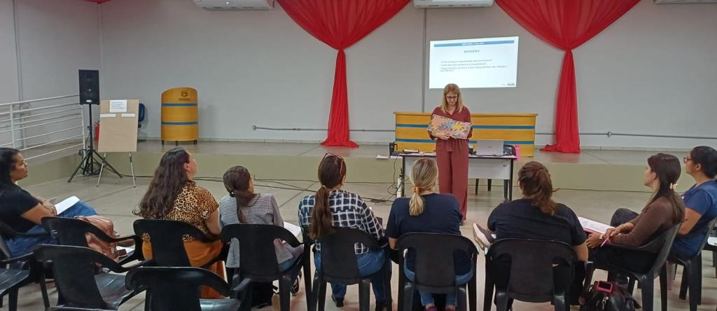 Profissionais de educação são qualificados para práticas pedagógicas