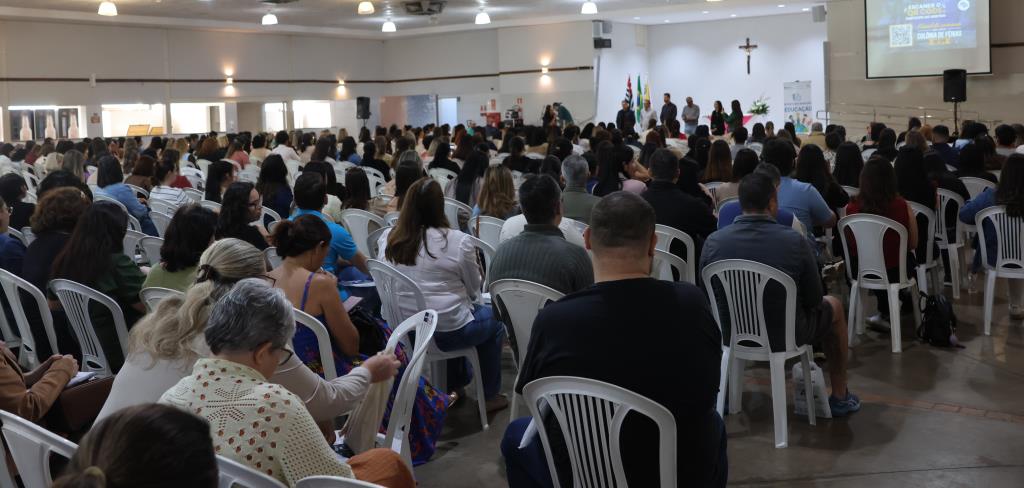 Com palestra voltada à formação de professores, Rede Municipal de Ensino realiza replanejamento