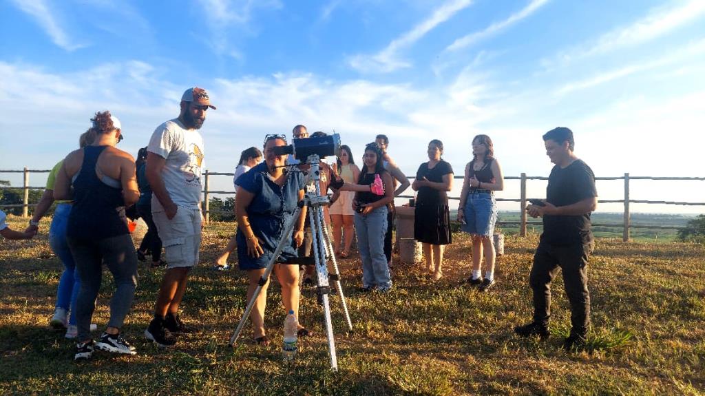 Fernandópolis: evento de Astronomia no Mirante do Paredão é sucesso, reúne pelo menos 60 pessoas e conta com céu excepcionalmente limpo