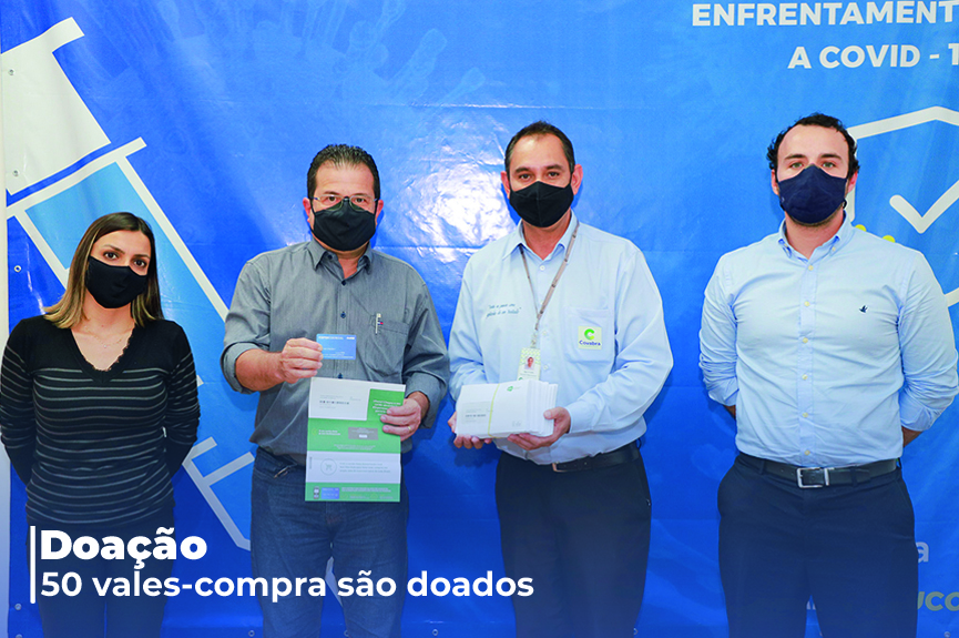 Prefeitura recebe doação de 50 cartões vales-compra do Covabra Supermercados