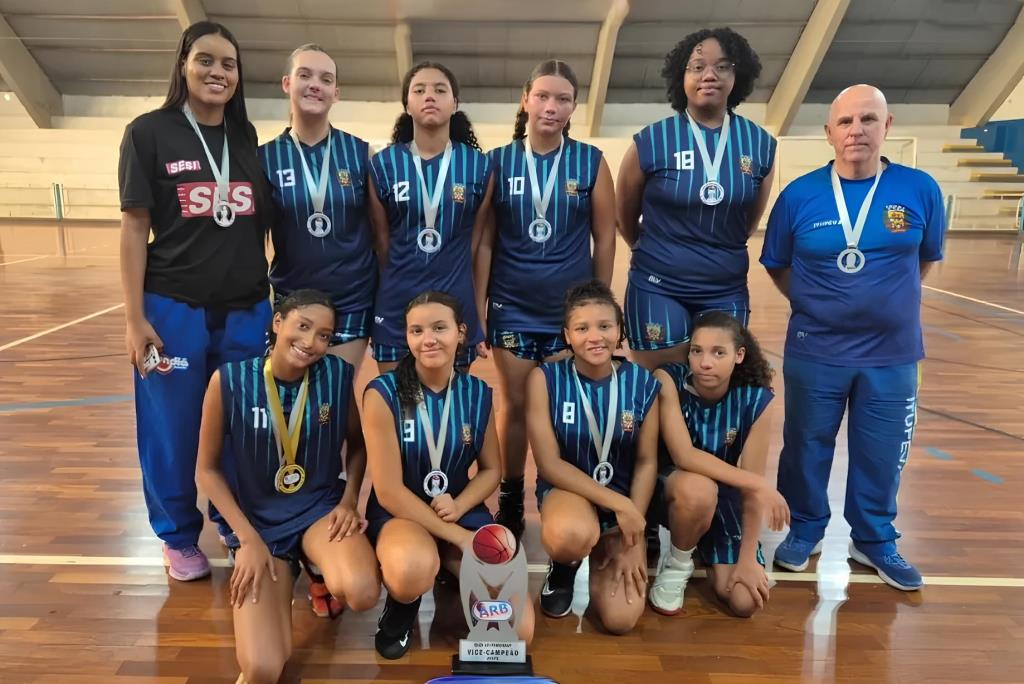 Sub-15 feminino é vice-campeão na Associação Regional de Basquete
