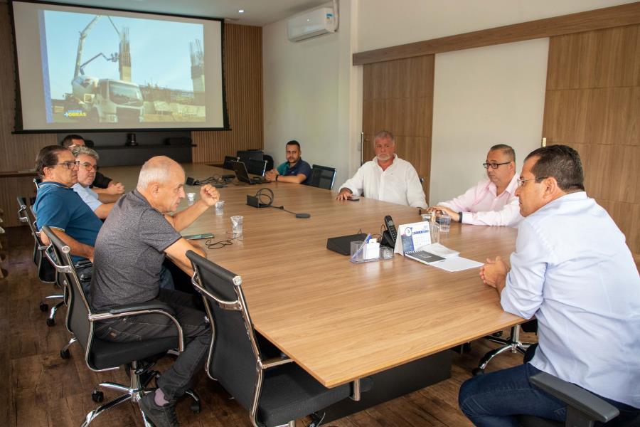 Prefeitura recebe Associação do Inhandjara e atualiza situação das obras da Ponte Estaiada