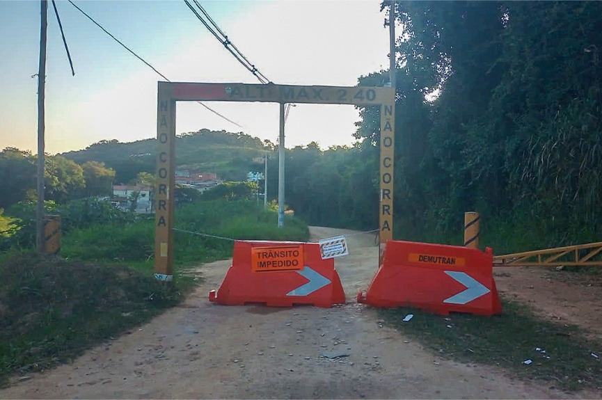 Estrada da Fazendinha é interditada para realização de serviços de drenagem e recuperação de via