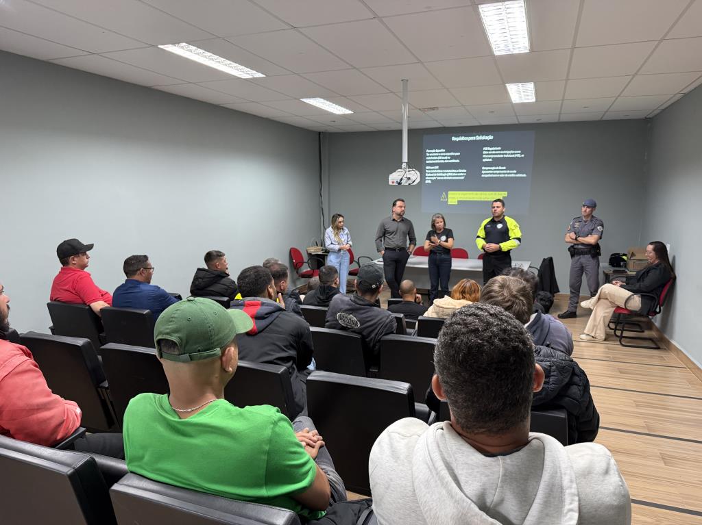 Prefeitura promove segunda reunião com motoboys para fortalecer diálogo com a categoria
