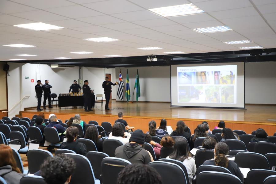 Canil da GCM de Itupeva faz palestra para universitários da Unip Jundiaí