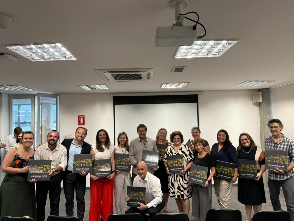 Circuito das Frutas: publicação reúne história, cultura e turismo dos 10 municípios da região