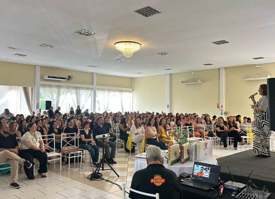 Tudo pronto para volta às aulas: Prefeitura reúne servidores e foca em salto de qualidade na Educação