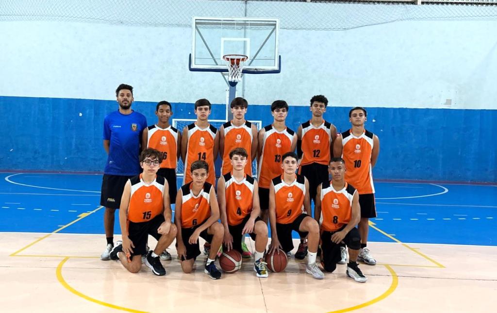 Basquete masculino sub-15 mantém invencibilidade e liderança da tabela