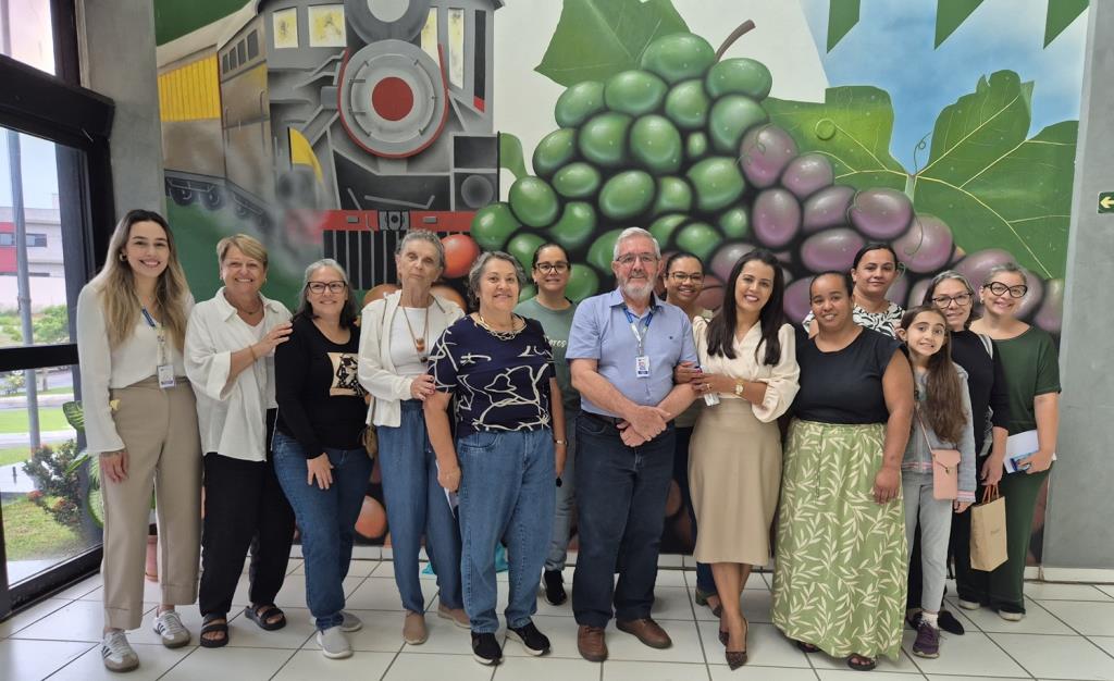 Prefeitura realiza 1ª Feirinha da Mulher no Paço Municipal