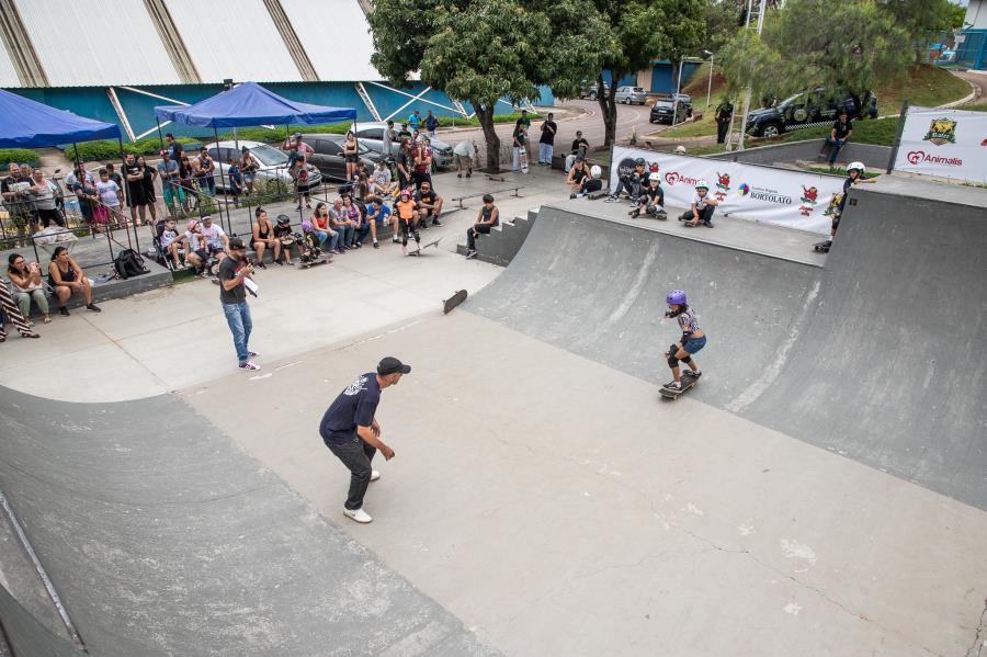 Treino histórico, primeiro do skate em Jogos, reúne atletas do