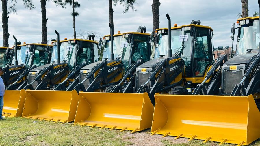 Itupeva é contemplada com retroescavadeira por meio do Programa Nacional de Modernização Agrícola