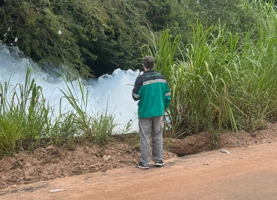 Vazamento contamina córrego e Prefeitura segue com medidas administrativas