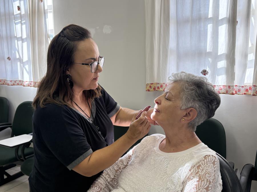 Mães receberam homenagem especial no Centro de Convivência do Idoso
