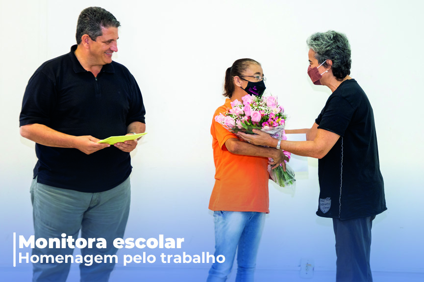 Monitora do transporte escolar recebe homenagem por serviços prestados