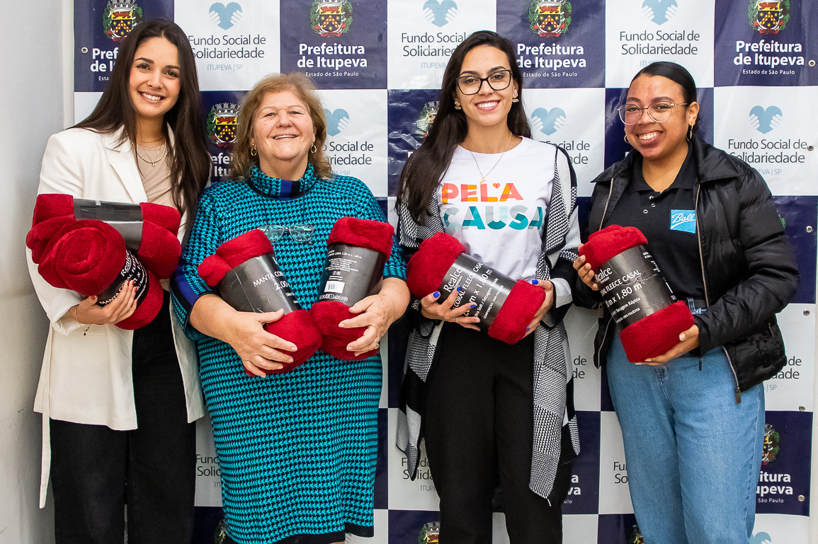 Ball Aerosol doa cobertores, roupas e materiais descartáveis para campanha Aquece Itupeva