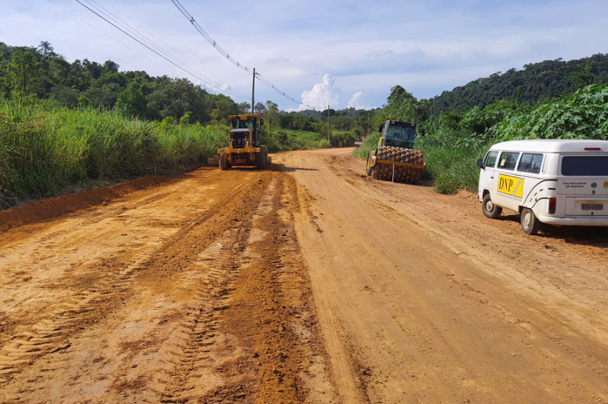 Prefeitura realiza manutenção na Estrada do Quilombo