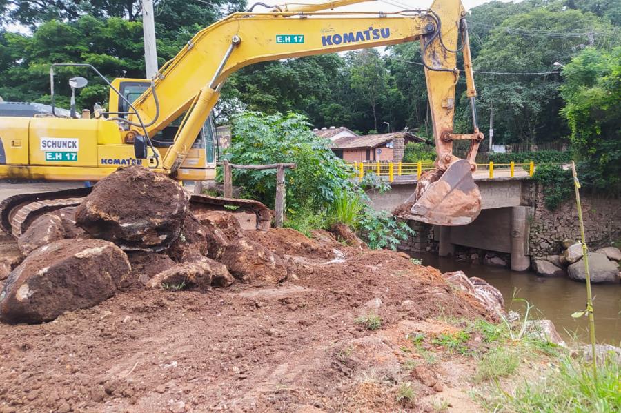 Prefeitura realiza obra para conter erosão na região do Quilombo