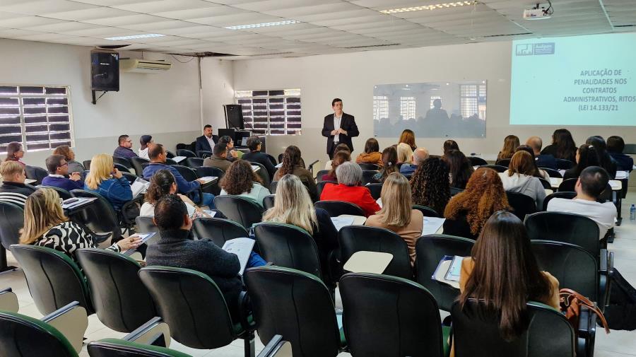 Servidores passam por capacitação sobre a nova Lei de Licitações e Contratos