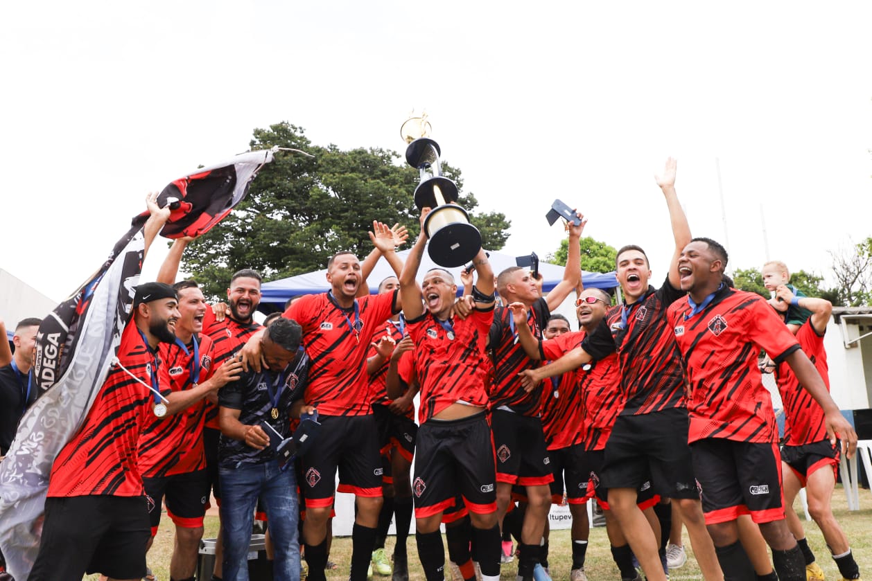 Mulekes da Praça conquista título da segunda divisão do amador de futebol