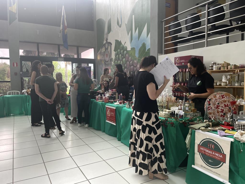 1ª Feirinha da Mulher movimenta o Paço Municipal e faz sucesso entre servidores e visitantes da Prefeitura