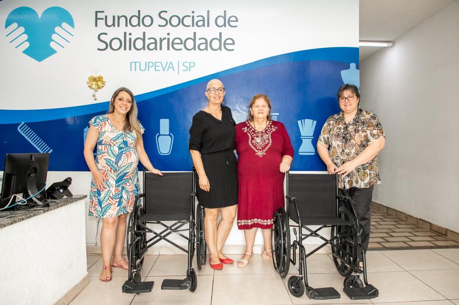 Campanha ‘Lacre Amigo’ entrega mais duas cadeiras de rodas ao Fundo Social