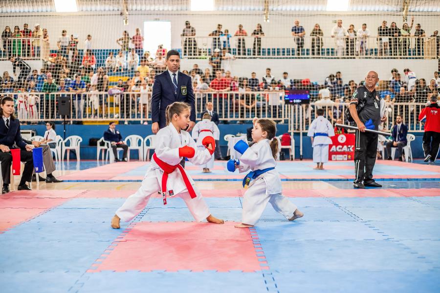 Competições de karatê atraem aproximadamente 400 atletas em Itupeva