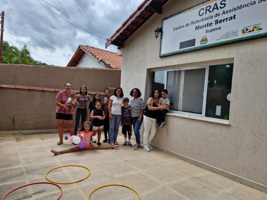 CRAS Monte Serrat realiza atividade de férias com assistidos no equipamento