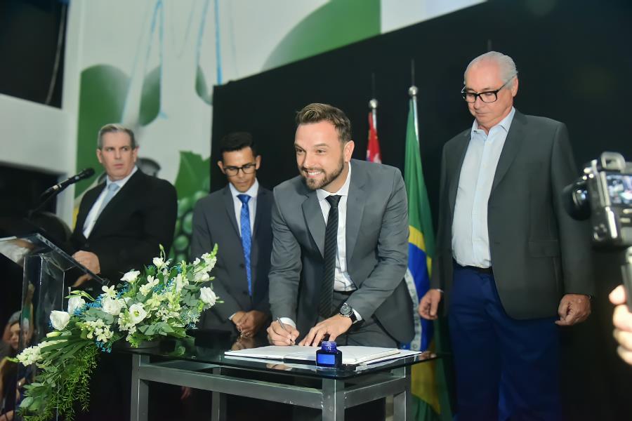 Eleitos com quase 60% dos votos, Rogério Cavalin e Isaque Messias tomam posse como prefeito e vice-prefeito de Itupeva