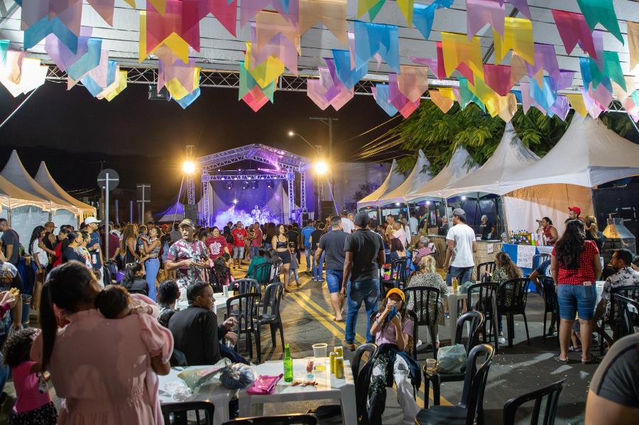 Moradores da Nova Monte Serrat se divertem na Festa Julina do bairro