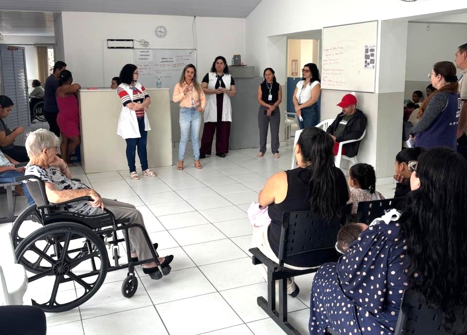 CRAS Parque das Hortênsias realiza ação de orientação na USF Santa Fé