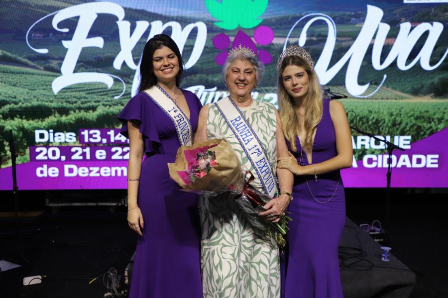 Rainha da 1ª Festa da Uva de Itupeva recebe emocionante homenagem na 17ª Expo Uva