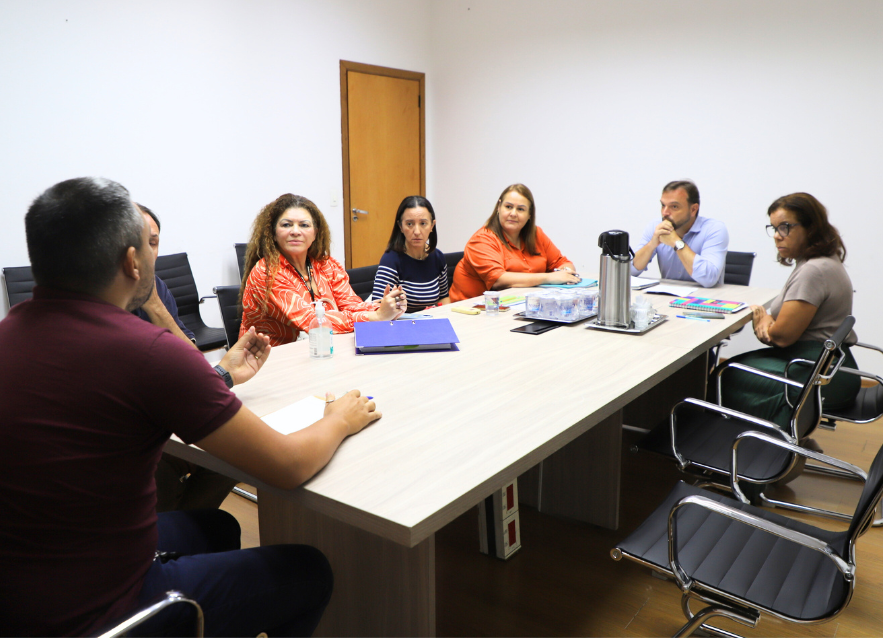 Prefeitura e Diretoria de Ensino tratam do transporte para a escola Terra Brasilis