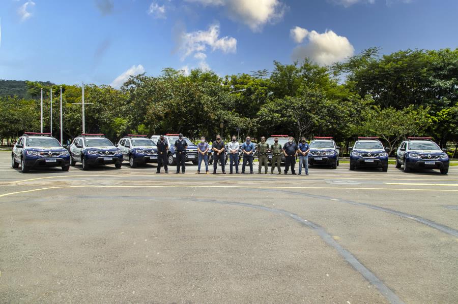 Reforço na Segurança: prefeito e vice entregam novas viaturas e motocicletas para a GCM