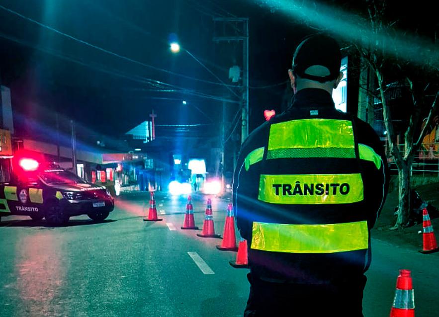 Itupeva intensifica combate à alcoolemia no trânsito com blitz noturna no centro