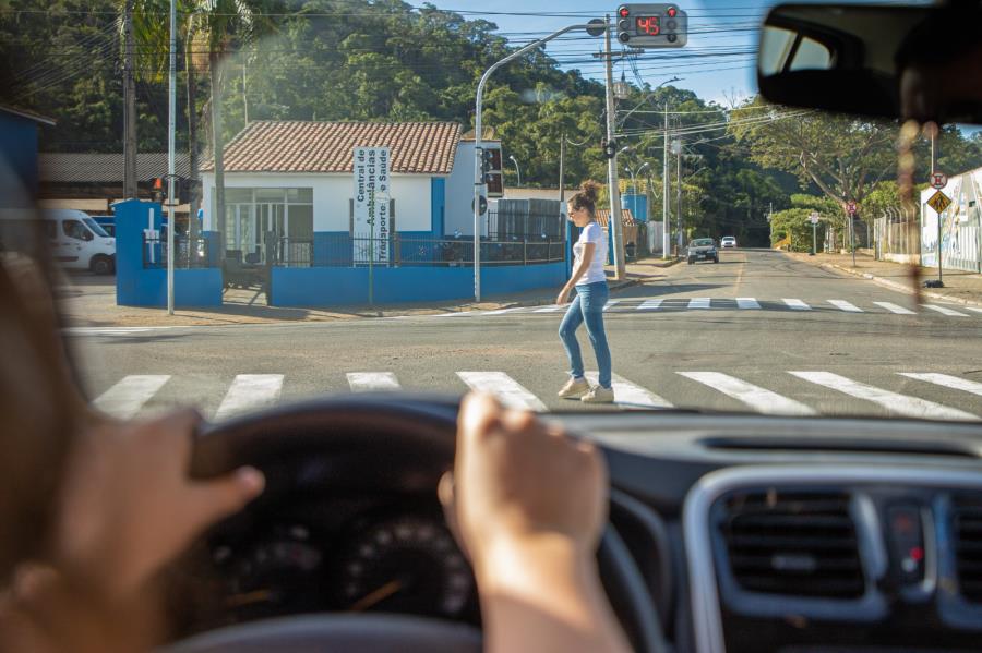 Respeito e proteção à vida no trânsito: semáforos são implantados na Praça São Paulo e direita livre é extinta