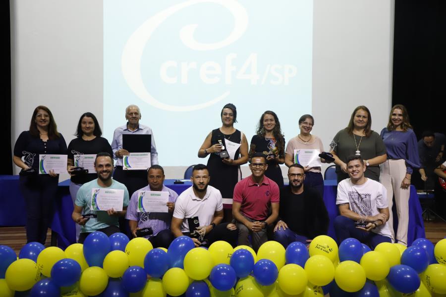 Profissionais de Educação Física são homenageados em cerimônia especial no Cine Teatro