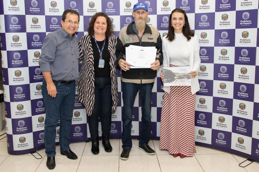 Para estimular autonomia de idosos, Prefeitura entrega certificados do Projeto Terceira Idade