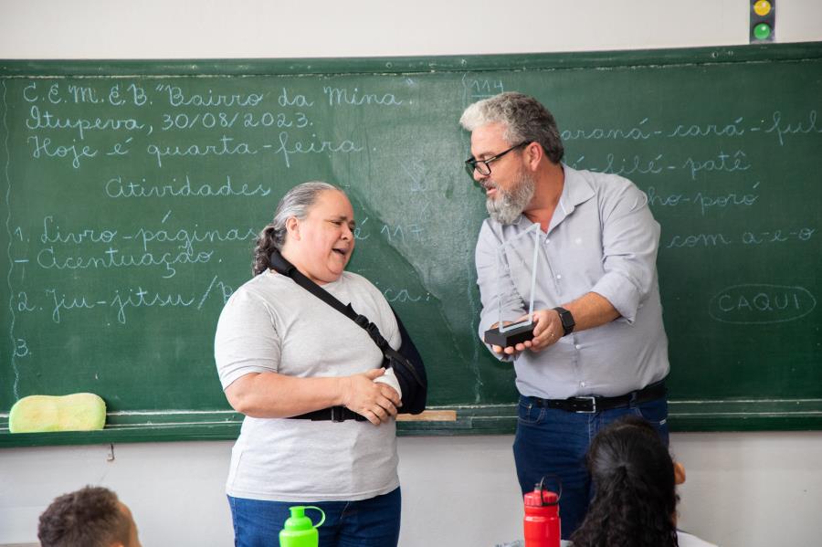 Professora da Rede Municipal de Itupeva fica em 1º lugar em desafio pedagógico, entre mais de 44 mil profissionais de todo Brasil