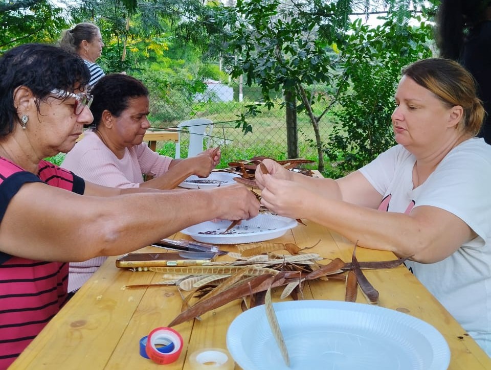 Curso de Bijuterias com Sementes promove capacitação e valorização artesanal em Itupeva