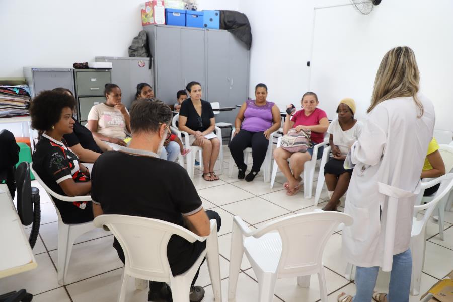 Campanha do Laço Branco: CRAS Hortênsias promove roda de conversa sobre combate à violência contra a mulher