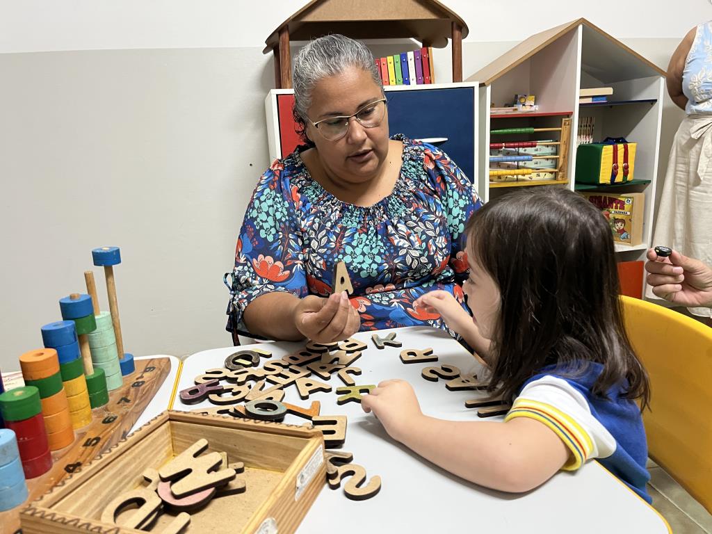 AEE de Itupeva amplia atendimentos e leva serviço especializado para escolas em bairros mais distantes do Centro