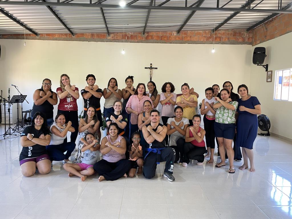 Mulheres do Barão da Boa Vista recebem aula de defesa pessoal (Krav Maga)