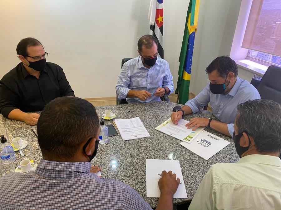 Embu Guaçu fecha parceria com Programa Cidade Legal.