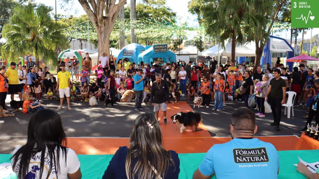 14ª Cãominhada movimenta a Praça Ângelo Ferrari com muita diversão