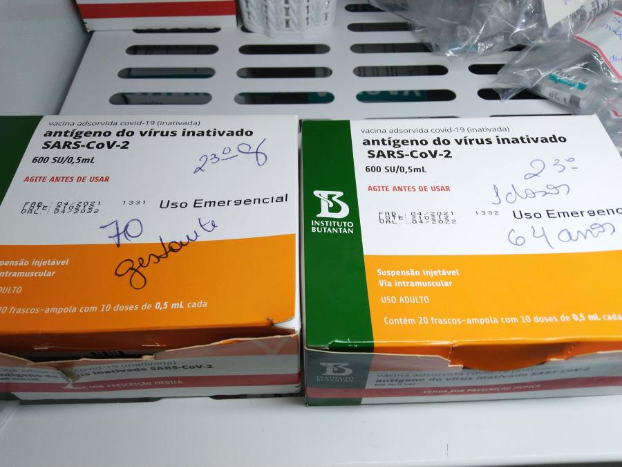 Pedreira recebe vacina Coronavac para segunda dose de pessoas com 64 anos, além de gestantes e puérperas com comorbidades