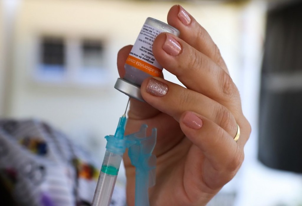 Secretaria de Saúde está aplicando a Dose Adicional contra a COVID-19 em cuidadores, veterinários, educadores físicos e assistentes sociais