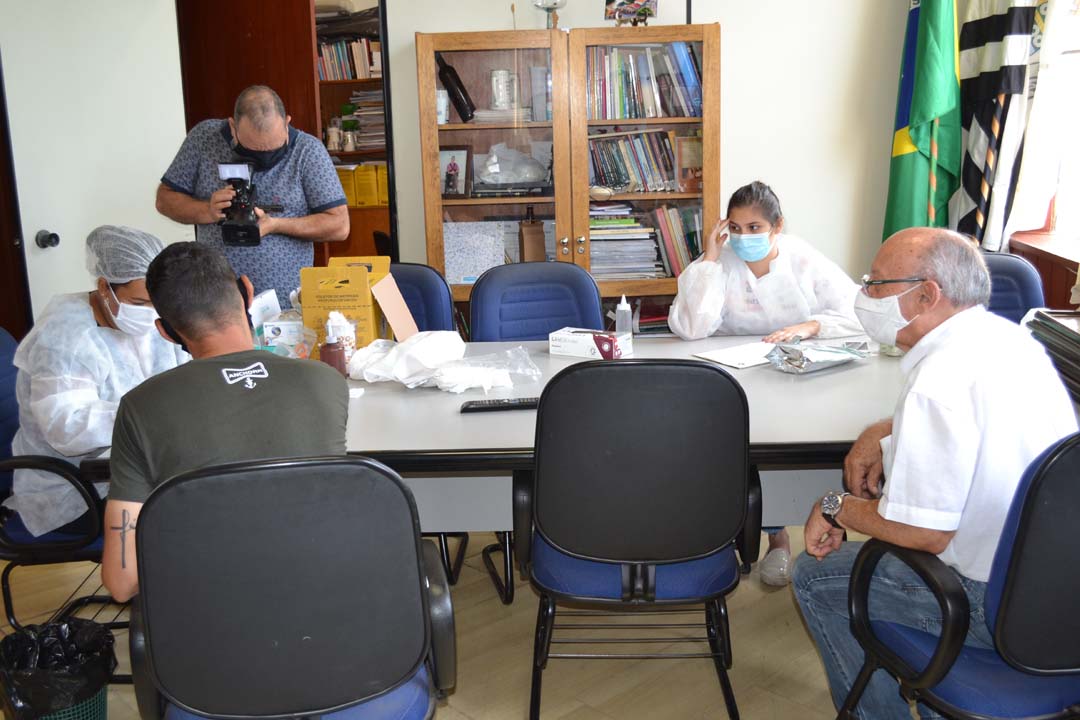 Prefeitura de Pedreira realiza testes de COVID-19 em servidores públicos